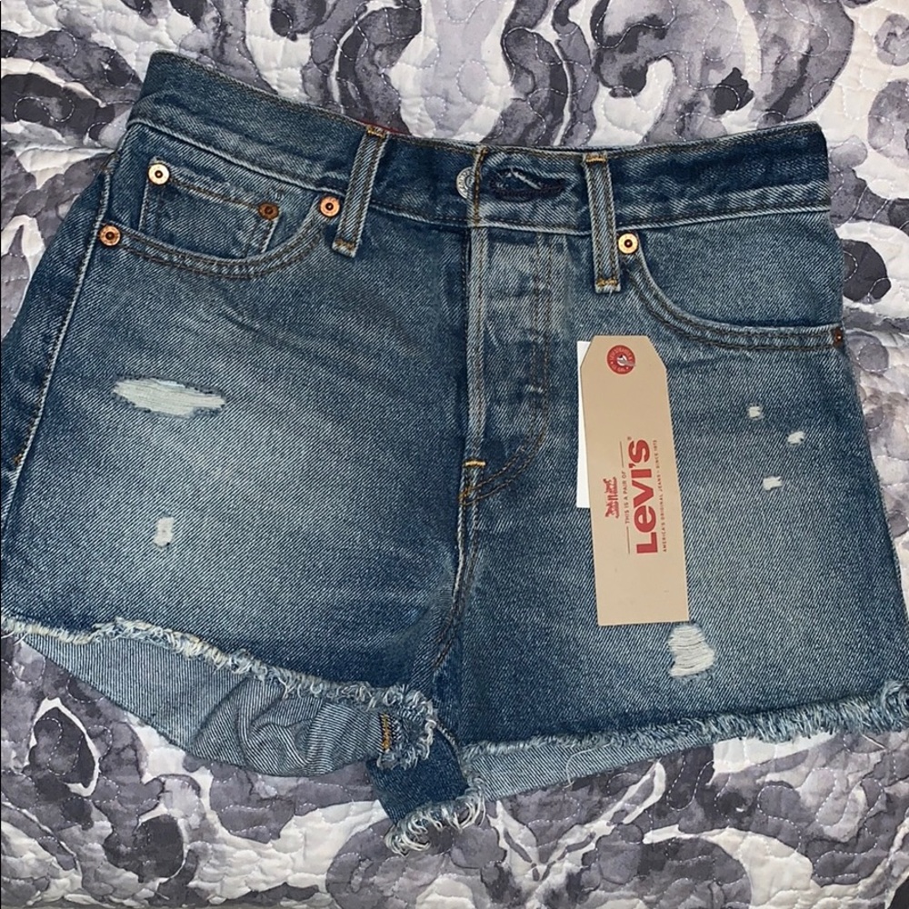 Levi’s wedgie fit shorts